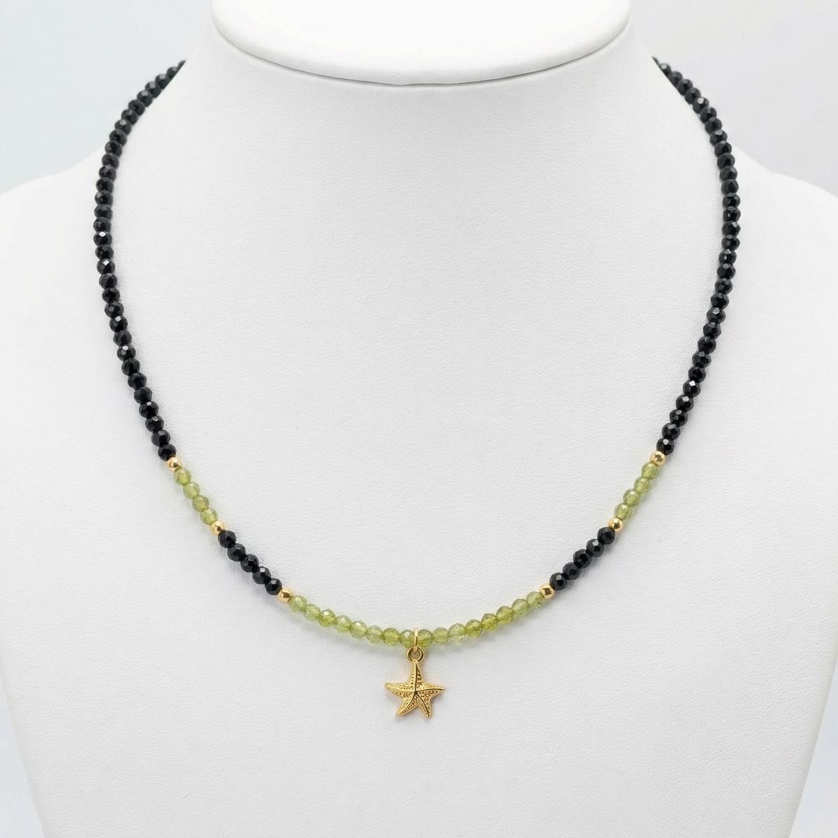 Collar choker espinela negra