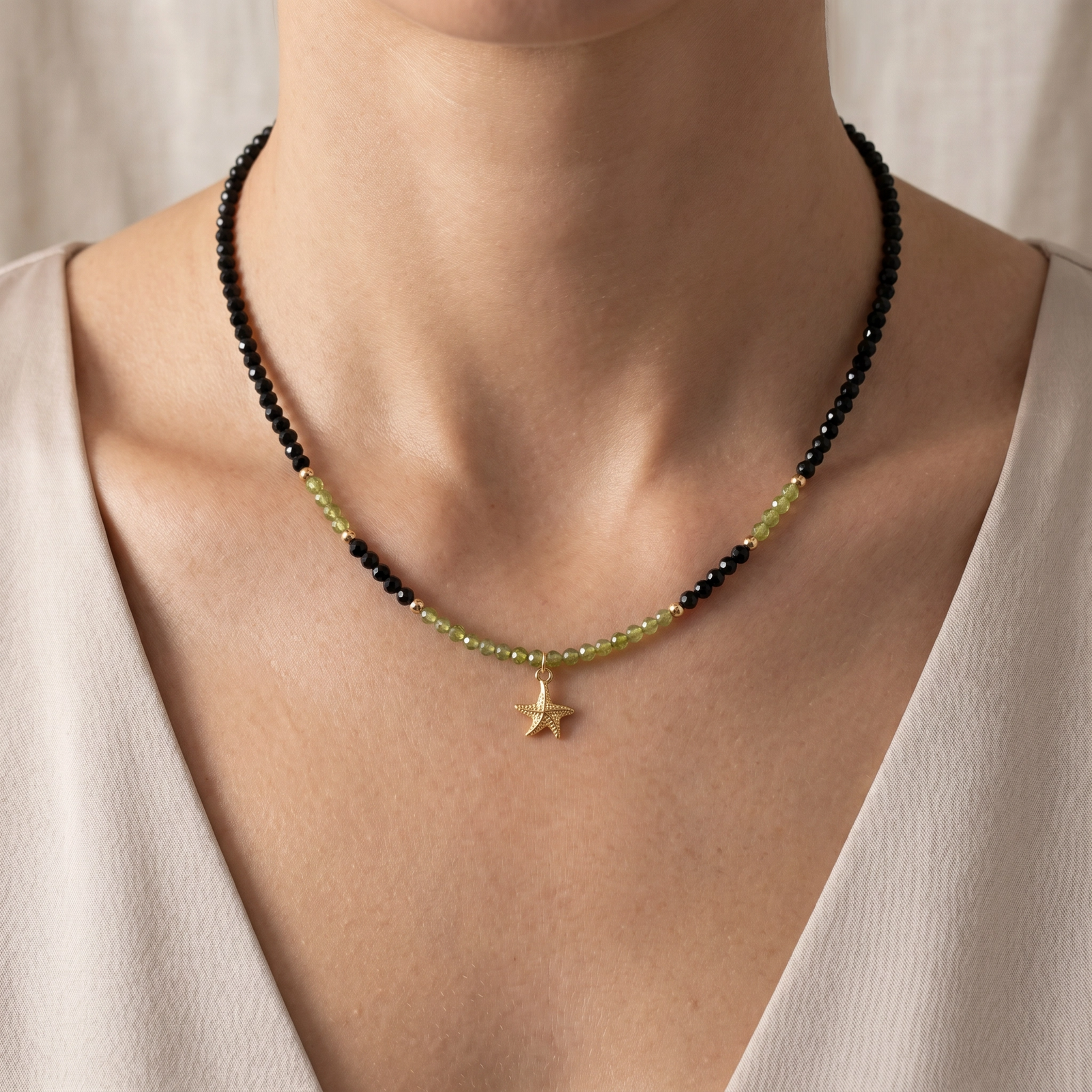 Collar choker espinela negra