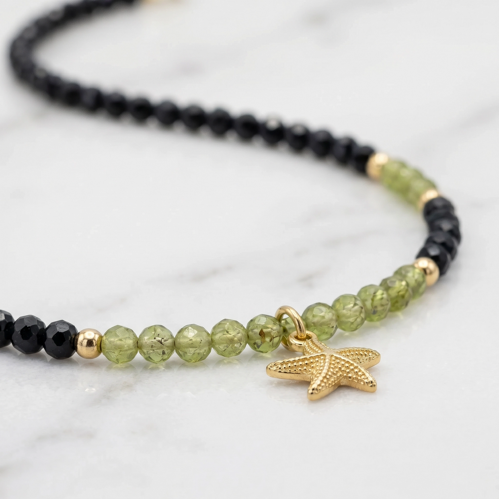 Collar choker espinela negra