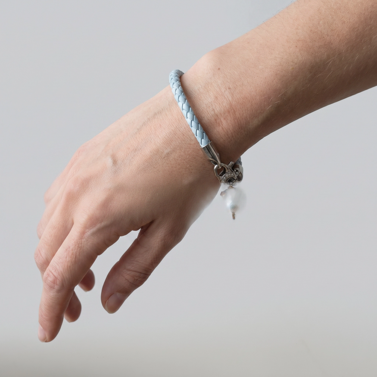 Pulsera cuero celeste