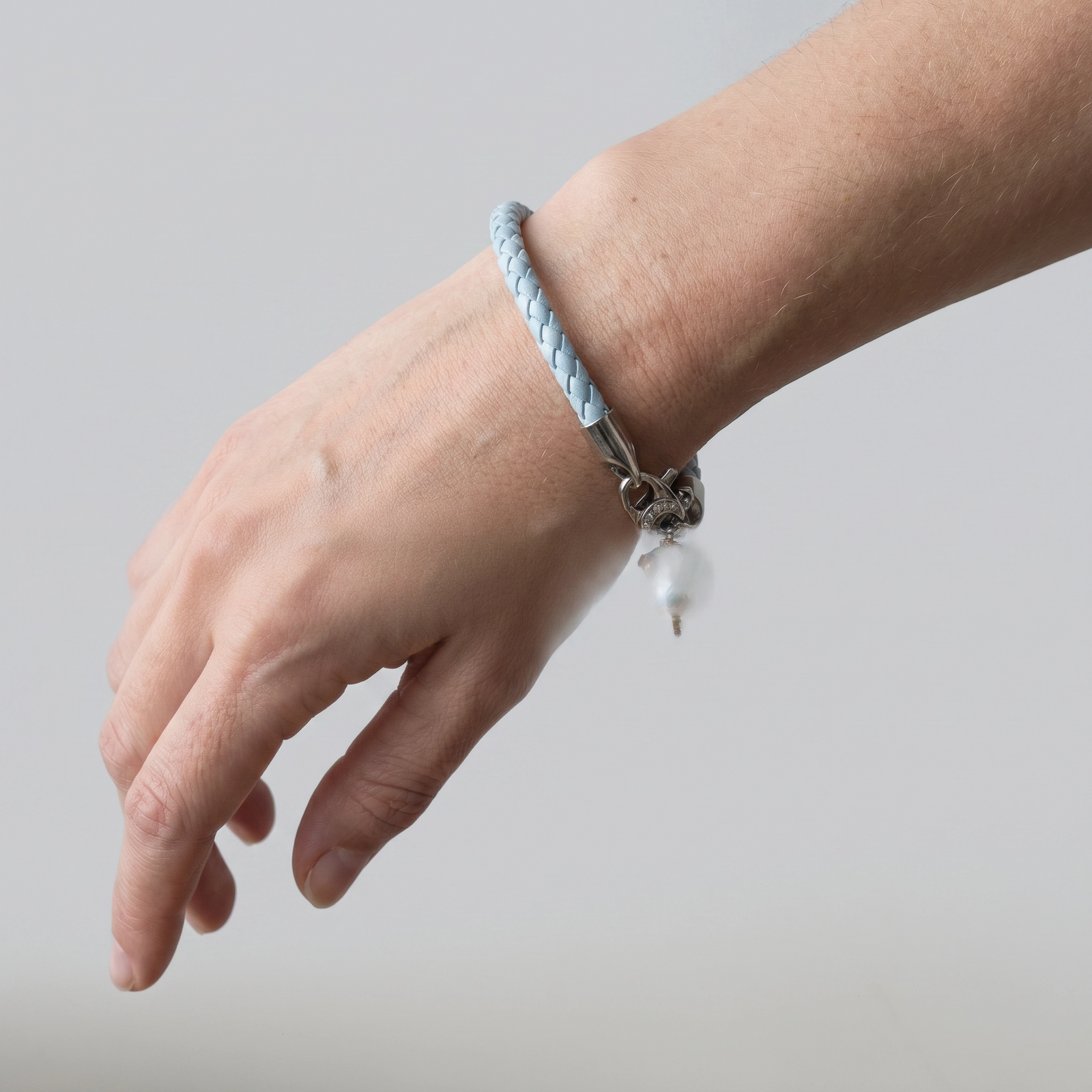 Pulsera cuero celeste