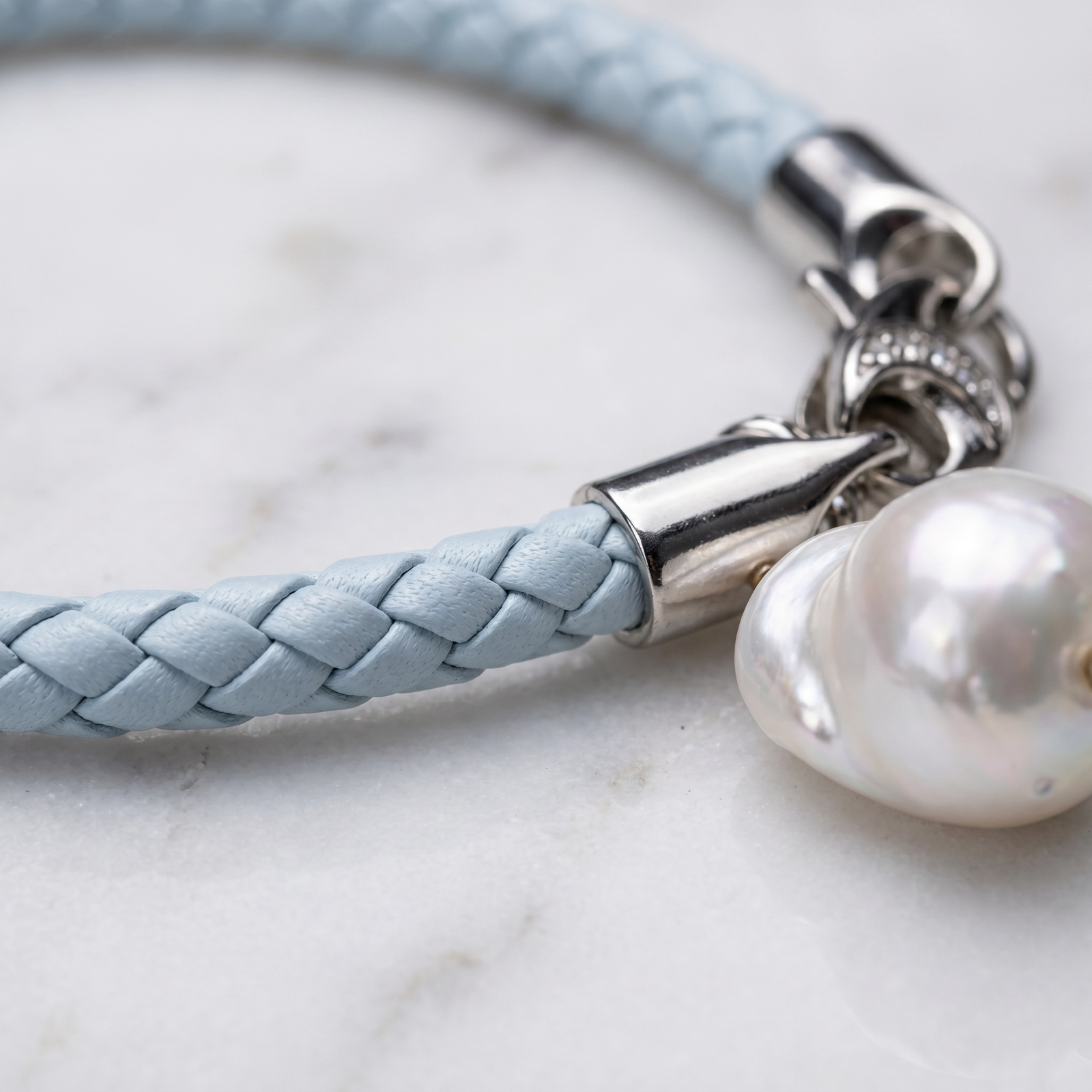 Pulsera cuero celeste
