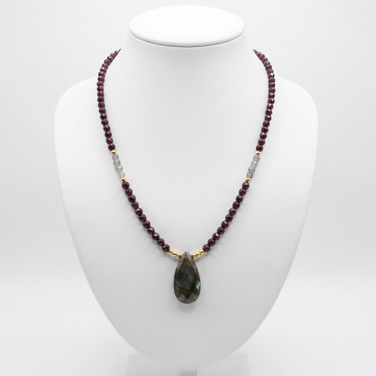 Collar de granates