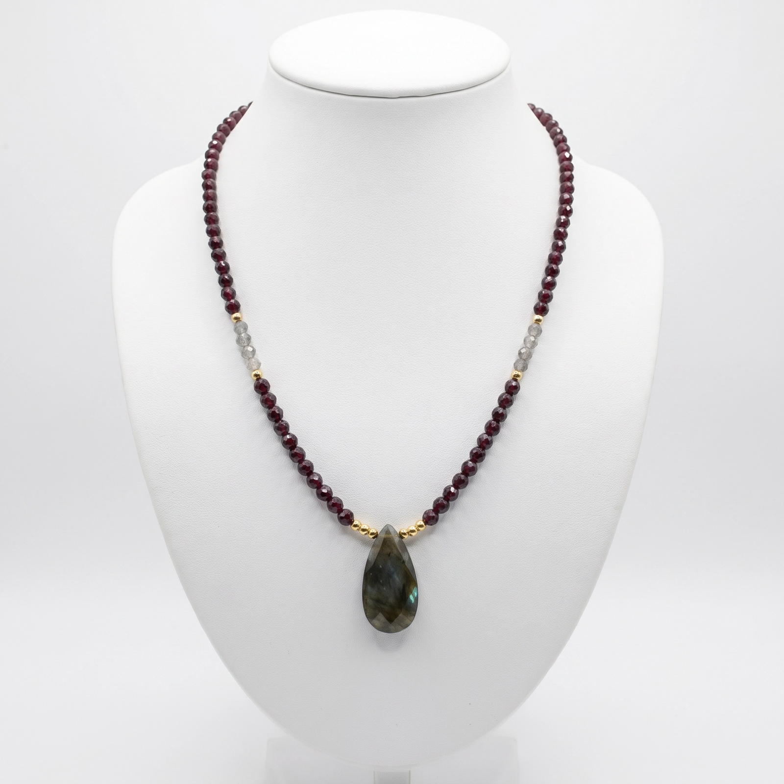 Collar de granates