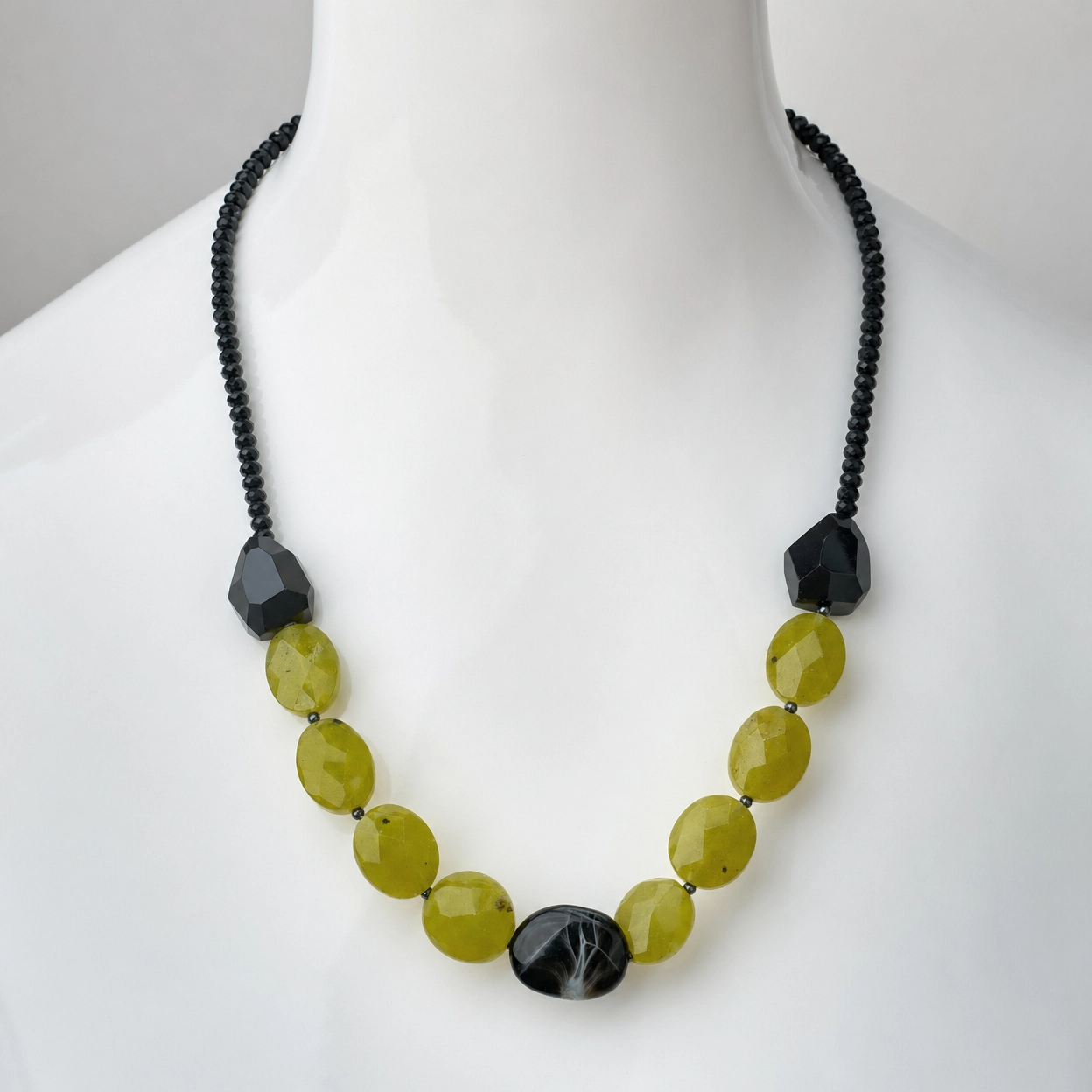 Collar de jade verde limón