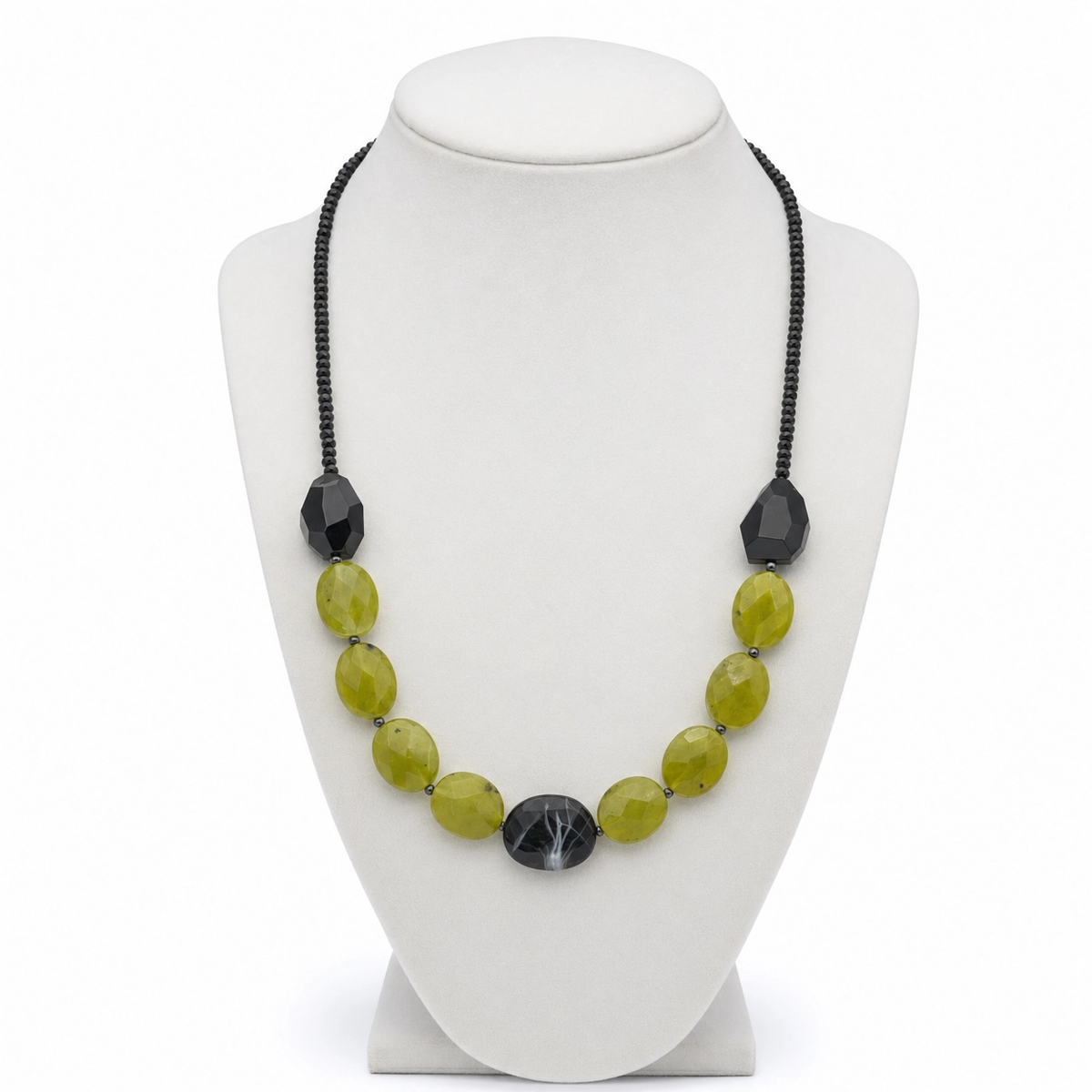 Collar de jade verde limón