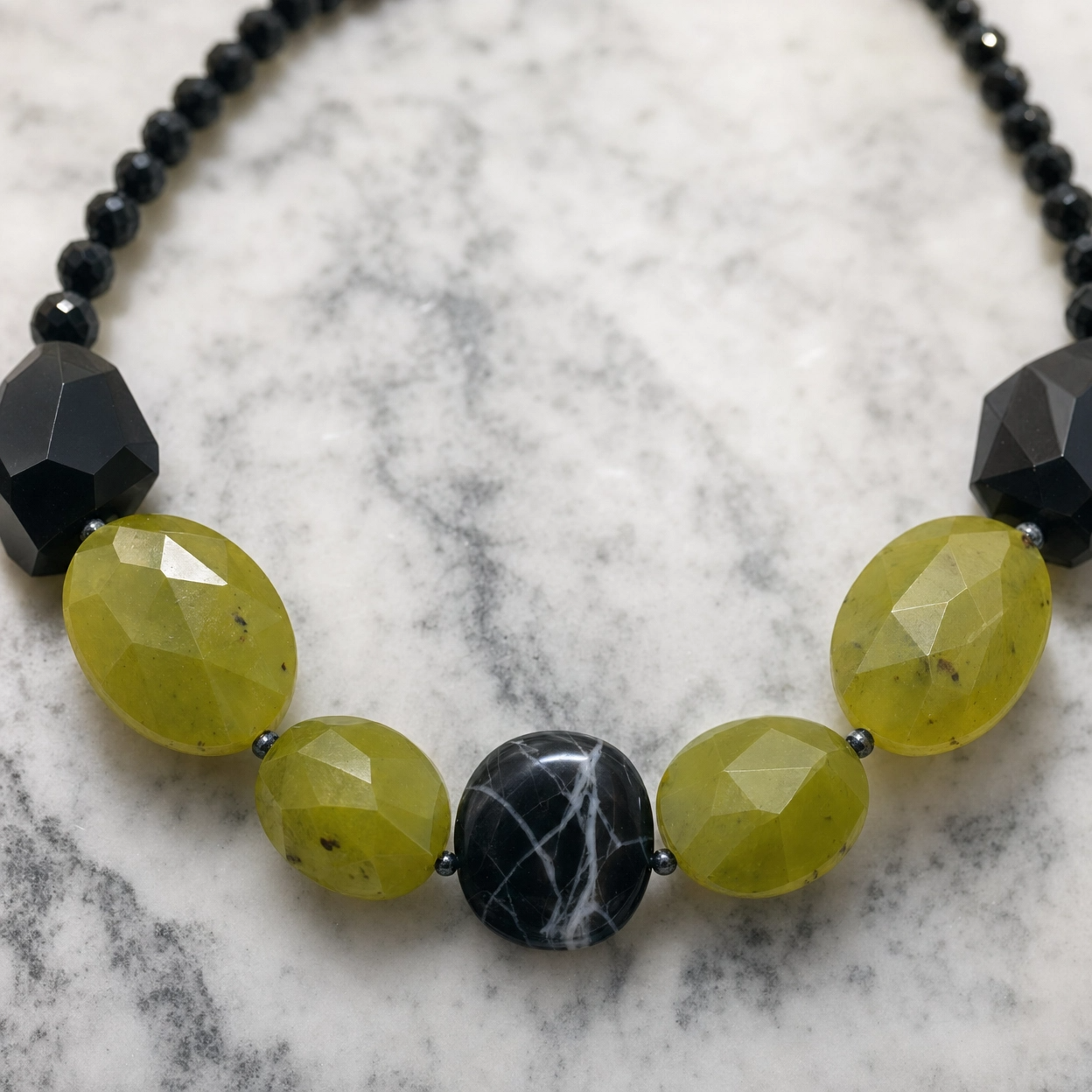 Collar de jade verde limón