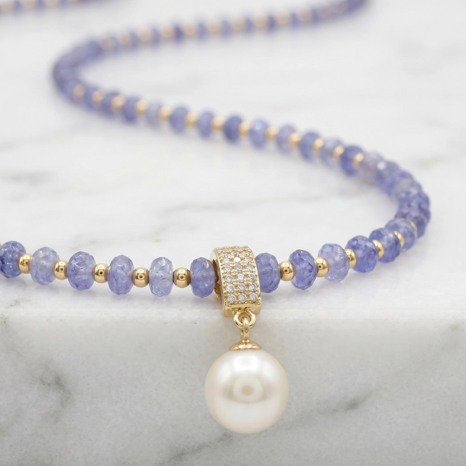 Collar de tanzanitas