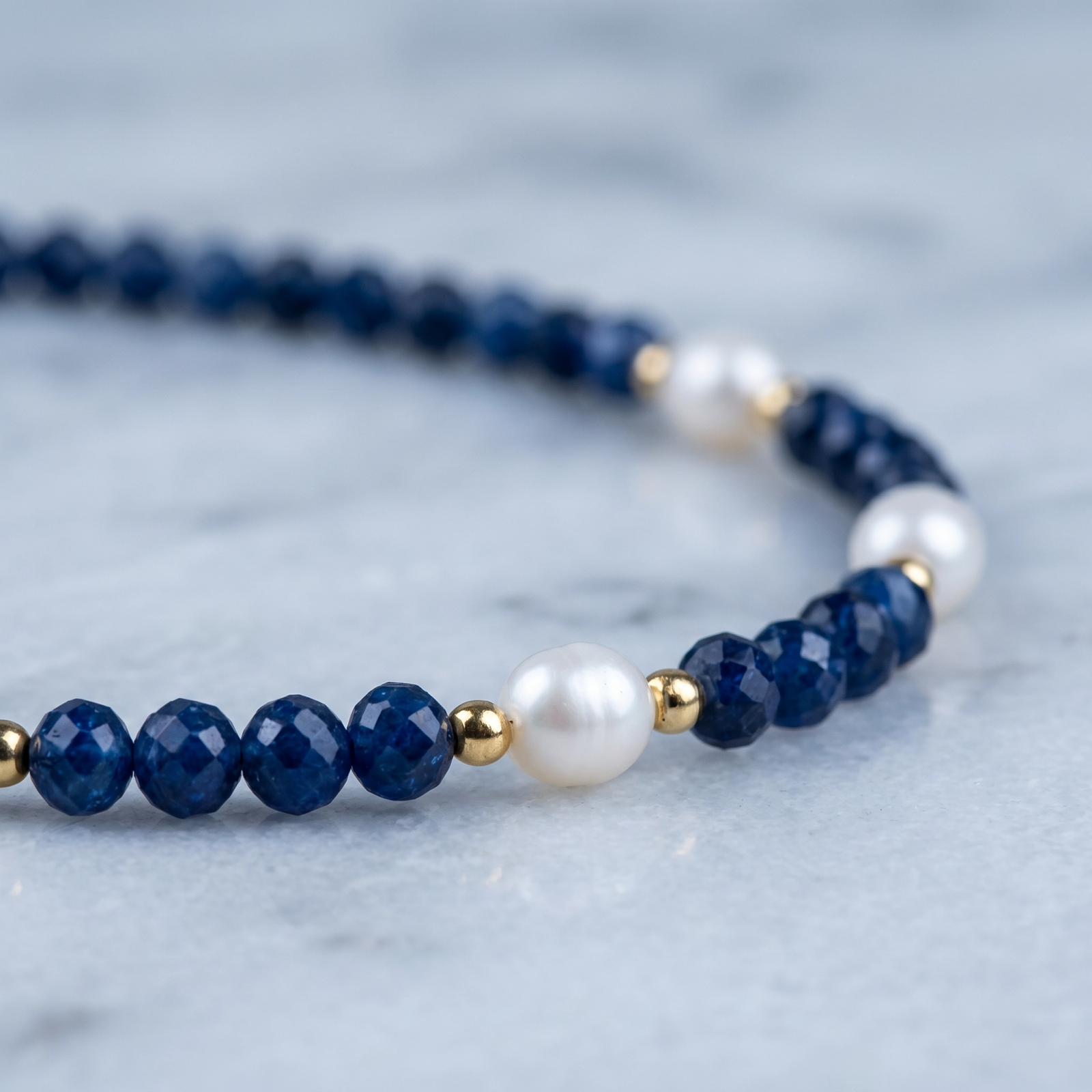 Collar de zafiros azules